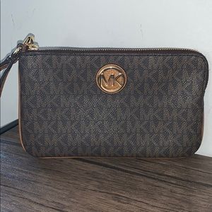 Michael kors wristlet